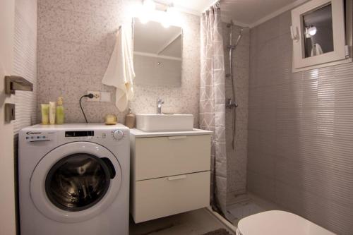 Luxury 2 bedroom apt in Athens center