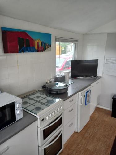 Virtuvė arba virtuvėlė apgyvendinimo įstaigoje Bluebell chalet