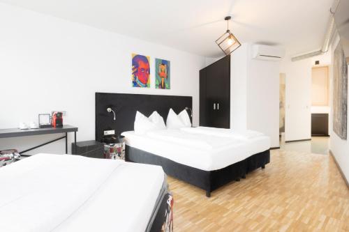 a hotel room with two beds in a room at Das Edlinger in Salzburg