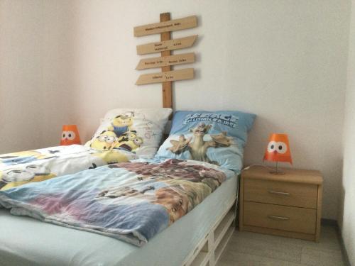 a childs bedroom with a bed with a wooden sign at Dani´s Feriendomizil in Wieda