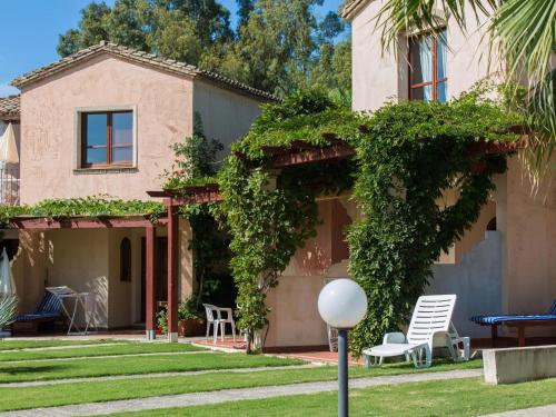 Romantic holiday home in Pula with communal pool