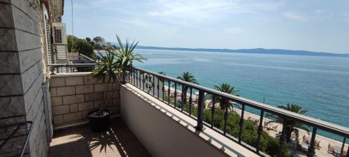 a balcony of a building with a view of the ocean at Obala in Podgora