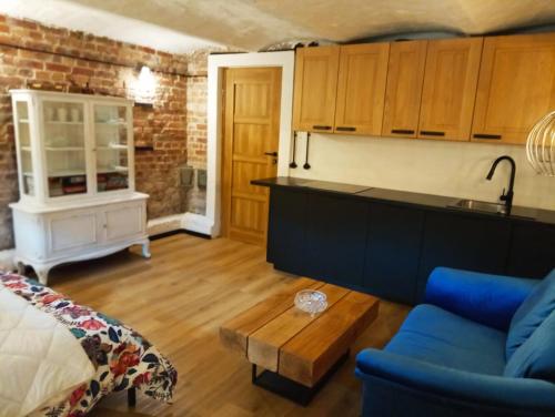 Postel nebo postele na pokoji v ubytování Klimatyczne Studio 3B z parkingiem