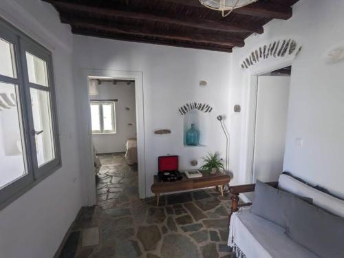a living room with a couch and a window at A casa d’ Irene in Kampos Paros