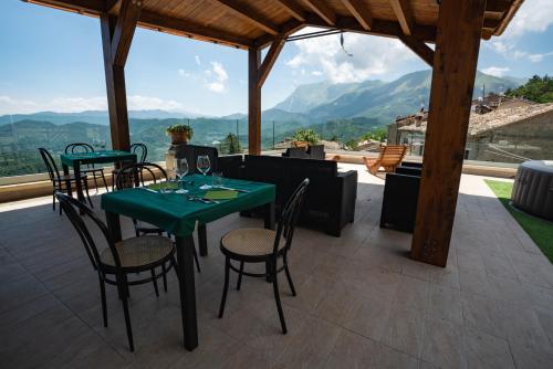 Vue générale sur la montagne ou vue sur la montagne depuis l'hôtel