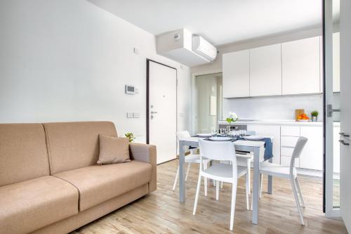 Just Urban Stays - Modern 1-BR Flat with 90 sqm Terrace - M4 Tolstoj