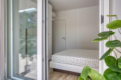 Just Urban Stays - Modern 1-BR Flat with 90 sqm Terrace - M4 Tolstoj