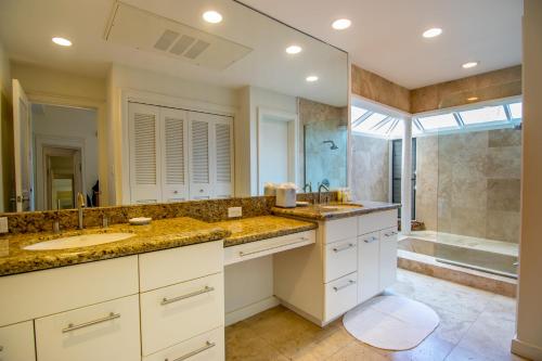 a bathroom with two sinks and a shower at Kapalua Villas Maui - Select Your Unit in Kahana