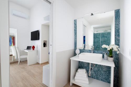 a bathroom with a sink and a mirror at Iolanda flats in Piano di Sorrento