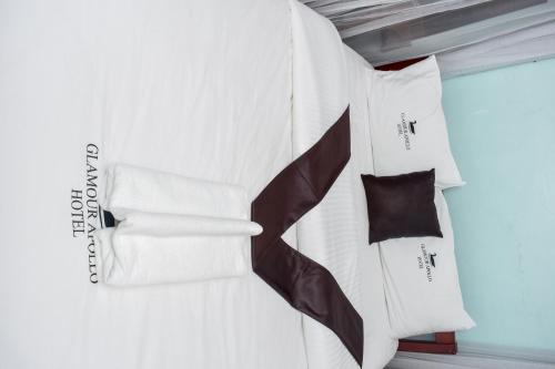 Postel nebo postele na pokoji v ubytování GLAMOUR APOLLO HOTEL