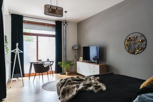 90sqm 2BR Design Gem - outdoor terrace photo 6