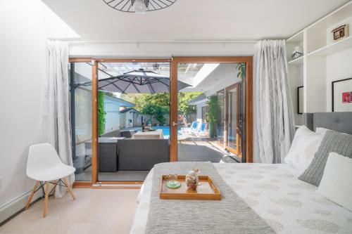 a bedroom with a bed and a living room at Lux White Rock Pool House Beachfront Resort like in Surrey