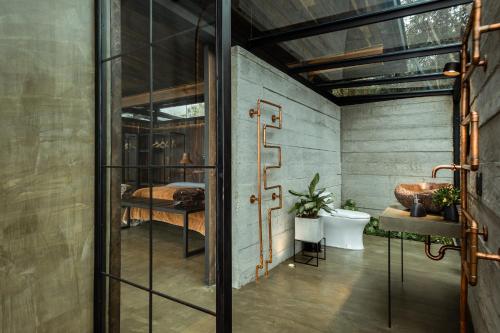 a pivot door in a room with a bedroom at Hotel Termales del Ruiz in Manizales