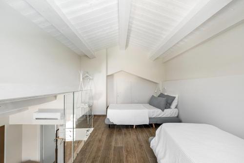 Katil atau katil-katil dalam bilik di Villa Amore di Ada - Modern Design Villa - AirCo, Private Pool & Near The Beach