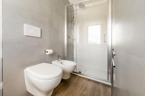 Bilik mandi di Villa Amore di Ada - Modern Design Villa - AirCo, Private Pool & Near The Beach