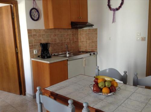 a kitchen with a bowl of fruit on a table at Arte Annapolis Inn in Rhodes Town