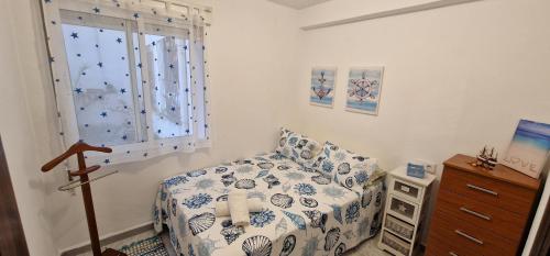 a bedroom with a bed and a window at La Xana del Arbeyal - Apartamento ideal Para 3 pax in Gijón
