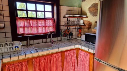 a kitchen with a sink and a window at Federico in Puntagorda