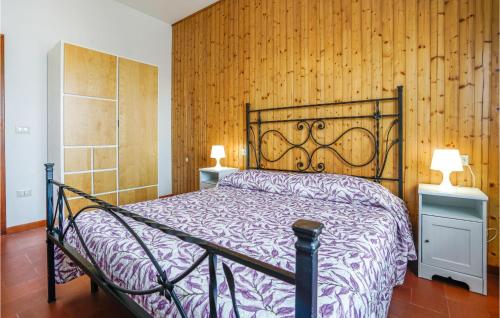 a bedroom with a bed with a wooden wall at Casa Per Vacanze Villa Ricci in San Quirico