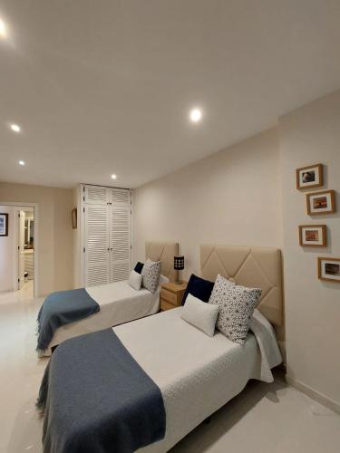 a bedroom with two beds in a room at Apartamento Vistas Paraiso - Club Paraiso in Adeje