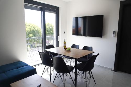 a dining room with a table and chairs at Elite estate in Podstrana