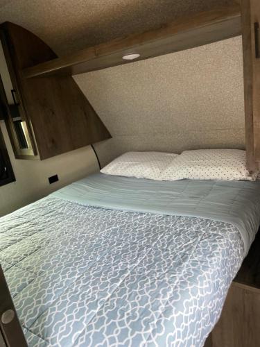 a large bed in a small room with at RV3 Wonderfull RV in MOVAL private freeparking Netflix in Moreno Valley