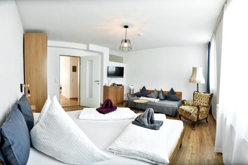 a living room with two beds and a couch at Ferienwohnung in der Sonnenstadt Lienz in Lienz
