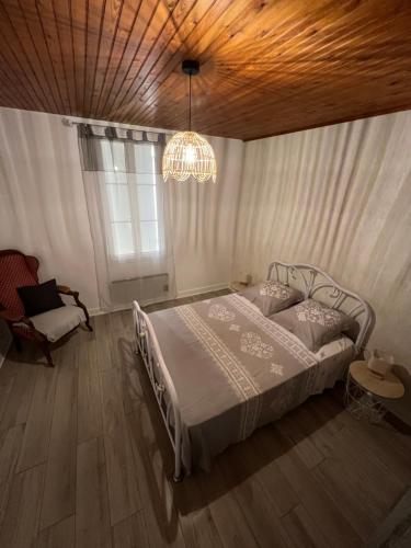 En eller flere senge i et værelse på Gîte le clos