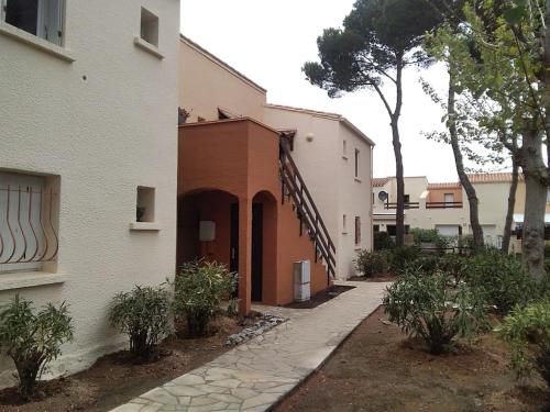 Studio avec jardin, piscine, sauna, proche de la mer et du village naturiste