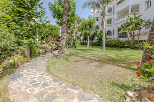 3Bdr 2 Bath Apt with parking in the best location photo 35
