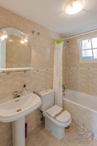 3Bdr 2 Bath Apt with parking in the best location photo 25