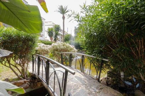 3Bdr 2 Bath Apt with parking in the best location photo 39