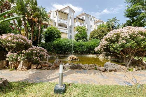3Bdr 2 Bath Apt with parking in the best location photo 40