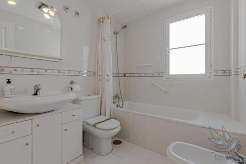 3Bdr 2 Bath Apt with parking in the best location photo 30