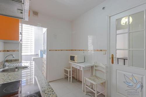 3Bdr 2 Bath Apt with parking in the best location photo 18