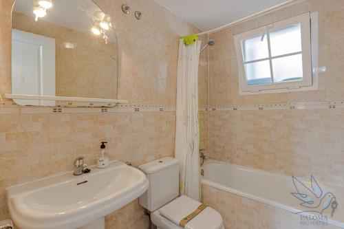 3Bdr 2 Bath Apt with parking in the best location photo 26