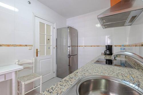 3Bdr 2 Bath Apt with parking in the best location photo 21
