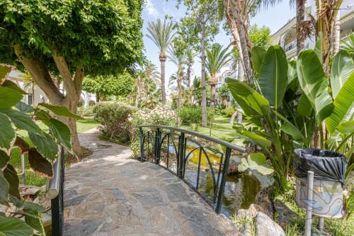 3Bdr 2 Bath Apt with parking in the best location photo 48