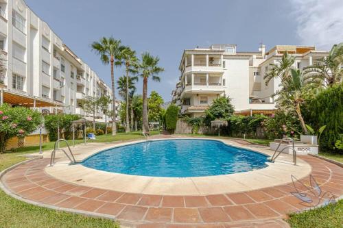 3Bdr 2 Bath Apt with parking in the best location photo 37