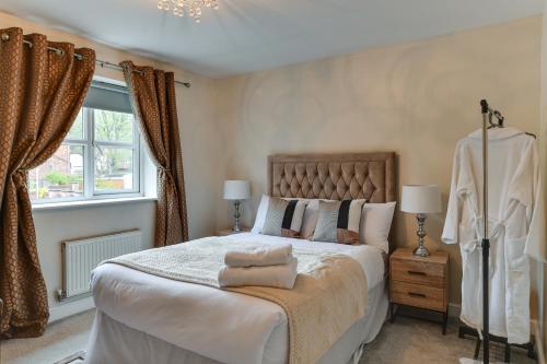 a bedroom with a large bed and a window at Simitach Serviced Apartments in Middleton