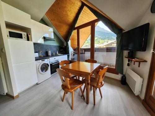 Η κουζίνα ή μικρή κουζίνα στο Appartement O'Contamines