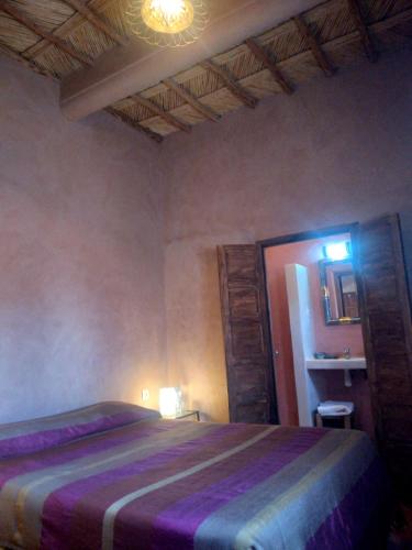 a bedroom with a large bed in a room at Dar Bilal in Aït Ben Haddou