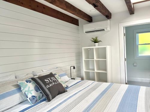 a bedroom with a bed with a white wall at Kingfisher Harwich Port in Harwich Port