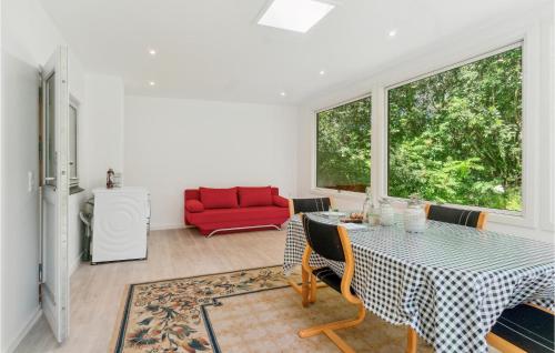 Zona de estar de Beautiful Home In Grevinge With Kitchen