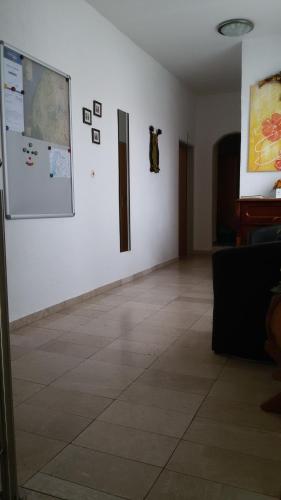a room with a white wall with a black bird on the wall at Gästehaus und Weinbau Zur Wiederkehr Strudler in Podersdorf am See