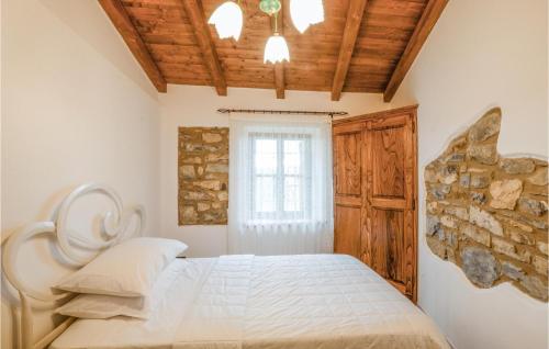 a bedroom with a bed and a window at 3 Bedroom Cozy Home In Comano in Comano