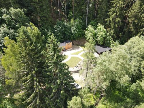 an overhead view of a house in the middle of a forest at Tiny house Malý gurmán in Rohozná