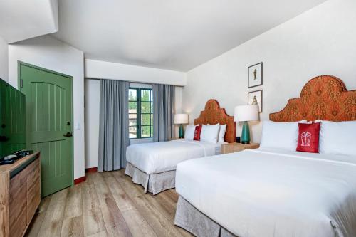 Postel nebo postele na pokoji v ubytování Hotel Los Gatos