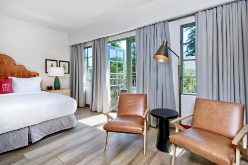Postel nebo postele na pokoji v ubytování Hotel Los Gatos