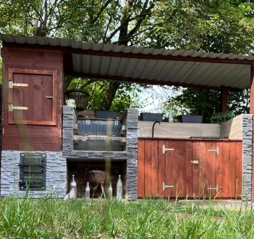 a dog house with a roof and a fence at Dom nad Jeziorami in Łubowo